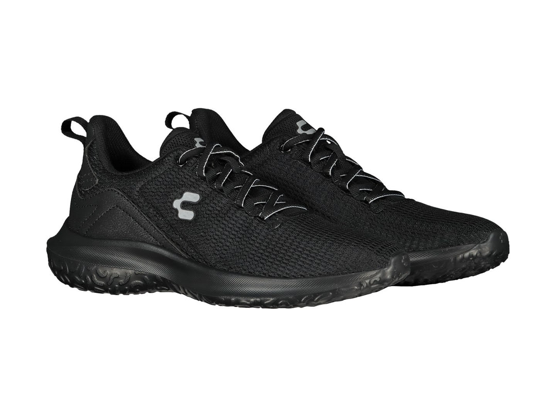 Tenis deportivos Charly color negro con tejido de malla y suela texturizada.