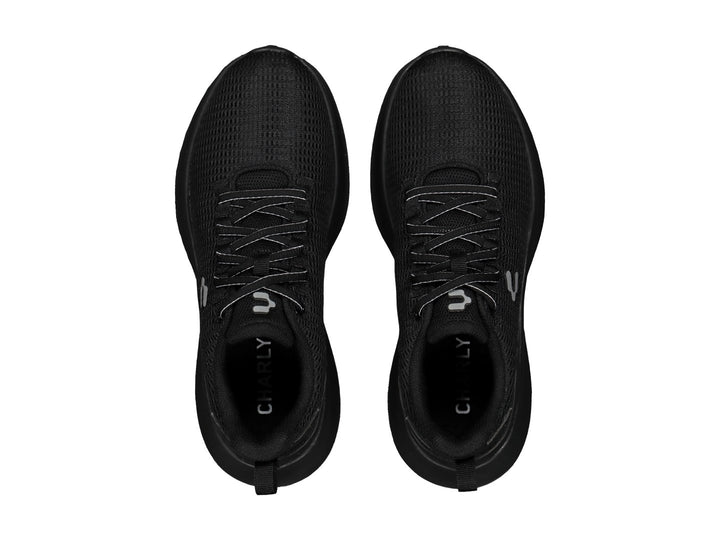 Tenis deportivos Charly color negro con tejido de malla y suela texturizada.