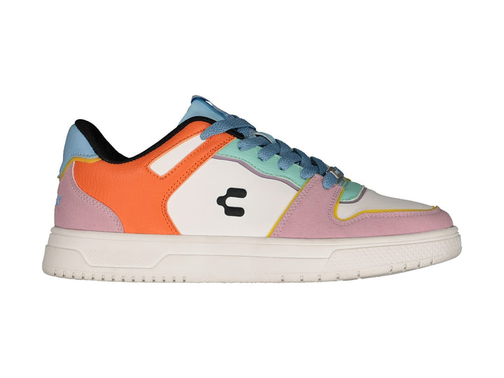 Tenis deportivos Charly multicolor con suela blanca y detalles en naranja, rosa y azul.