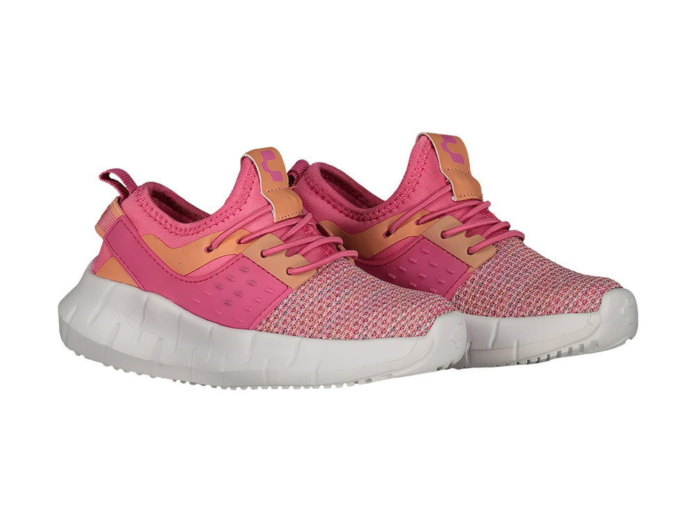 Tenis deportivos Charly color fiusha con detalles en naranja y suela blanca gruesa.