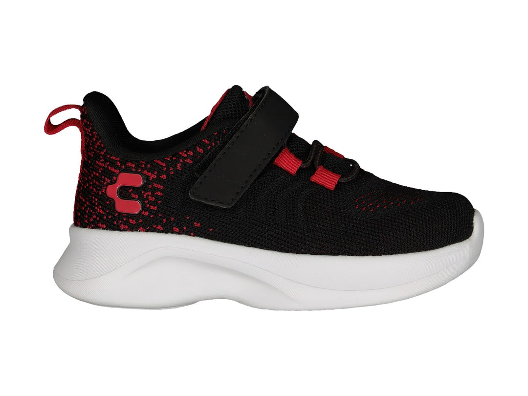 Tenis deportivos Charly color negro con detalles en rojo y suela blanca, cierre de velcro.