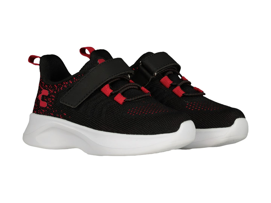 Tenis deportivos Charly color negro con detalles en rojo y suela blanca, cierre de velcro.
