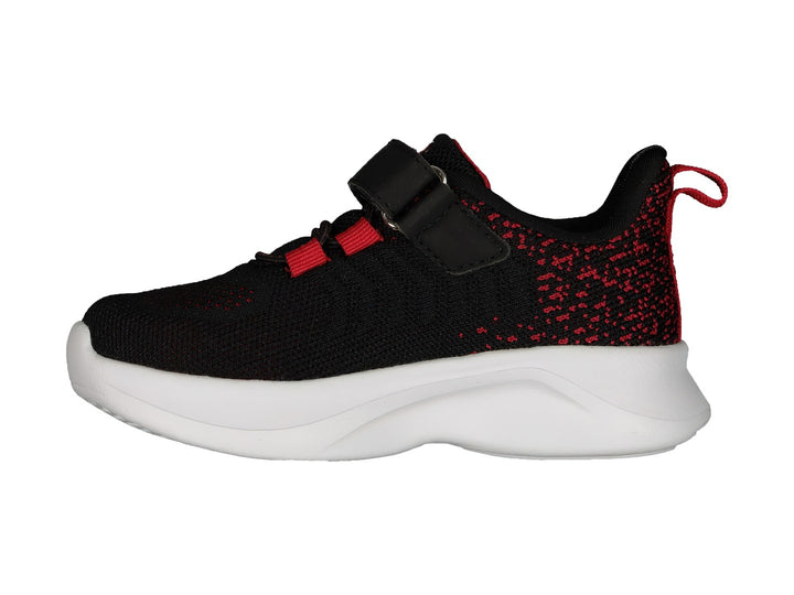 Tenis deportivos Charly color negro con detalles en rojo y suela blanca, cierre de velcro.