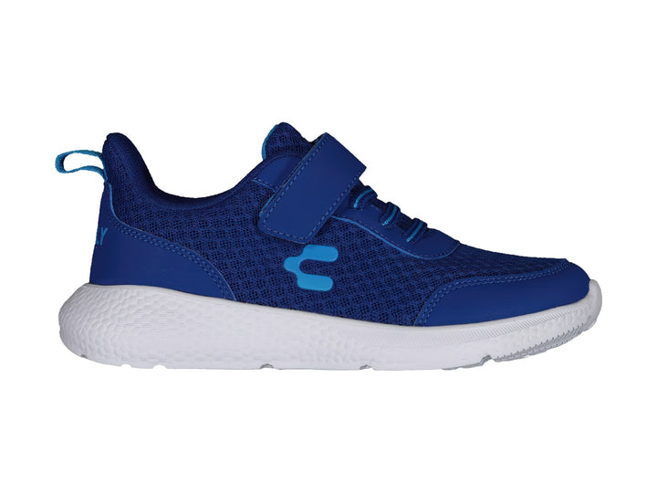Tenis deportivos Charly en color azul con suela blanca y correa de velcro.