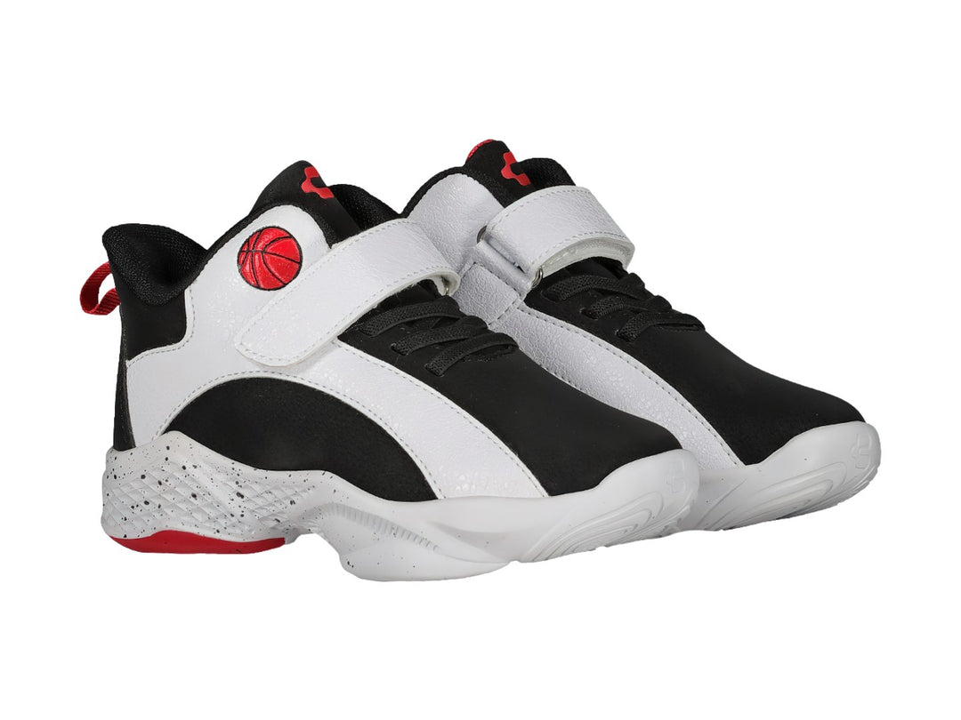 Tenis de baloncesto Charly en colores negro, blanco y rojo con correa de ajuste y suela moteada.
