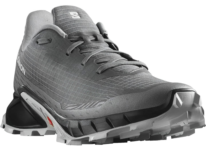 Tenis deportivos Salomon Alphacross 5 en color gris y negro con suela diseñada para terreno irregular.