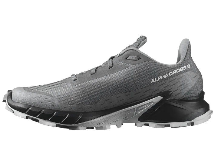 Tenis deportivos Salomon Alphacross 5 en color gris y negro con suela diseñada para terreno irregular.