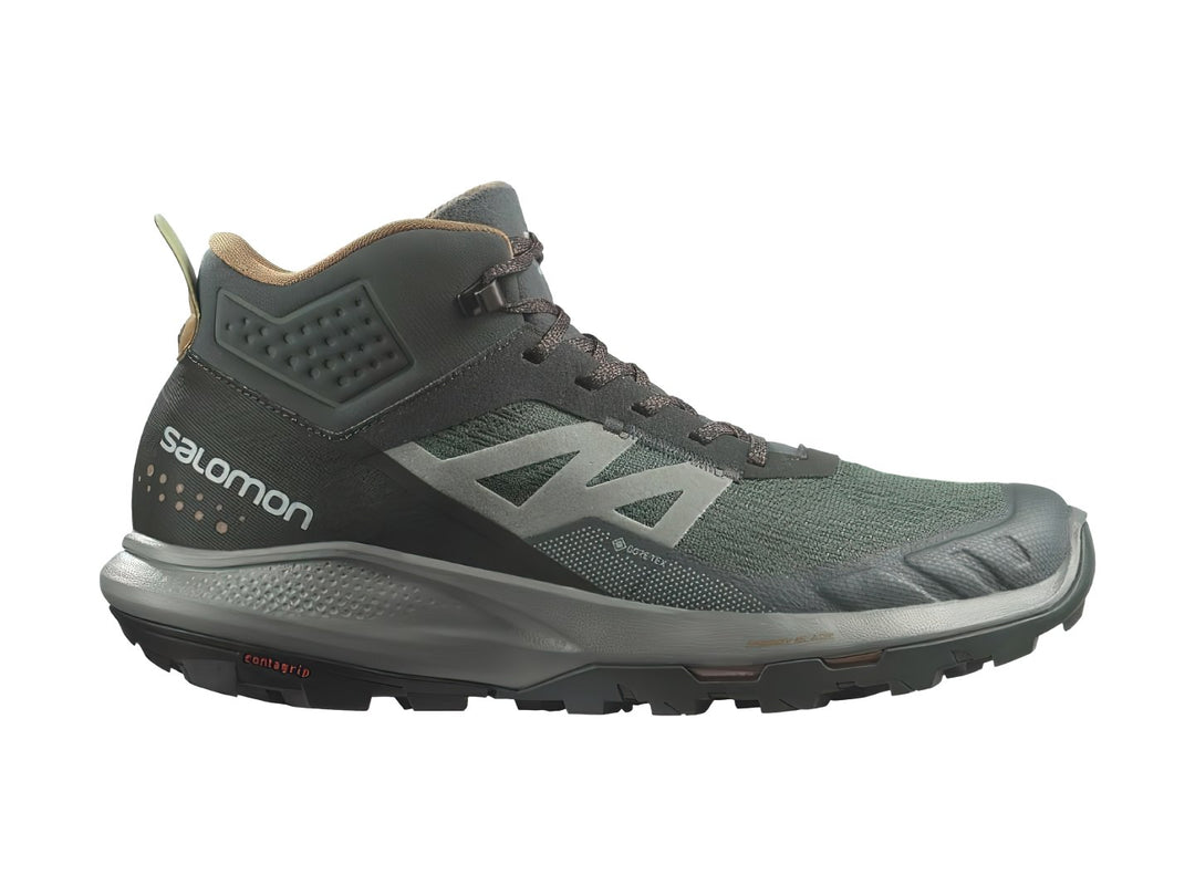 Botín deportivo Salomon Outpulse Mid GTX en color gris oscuro con detalles en beige y suela robusta.