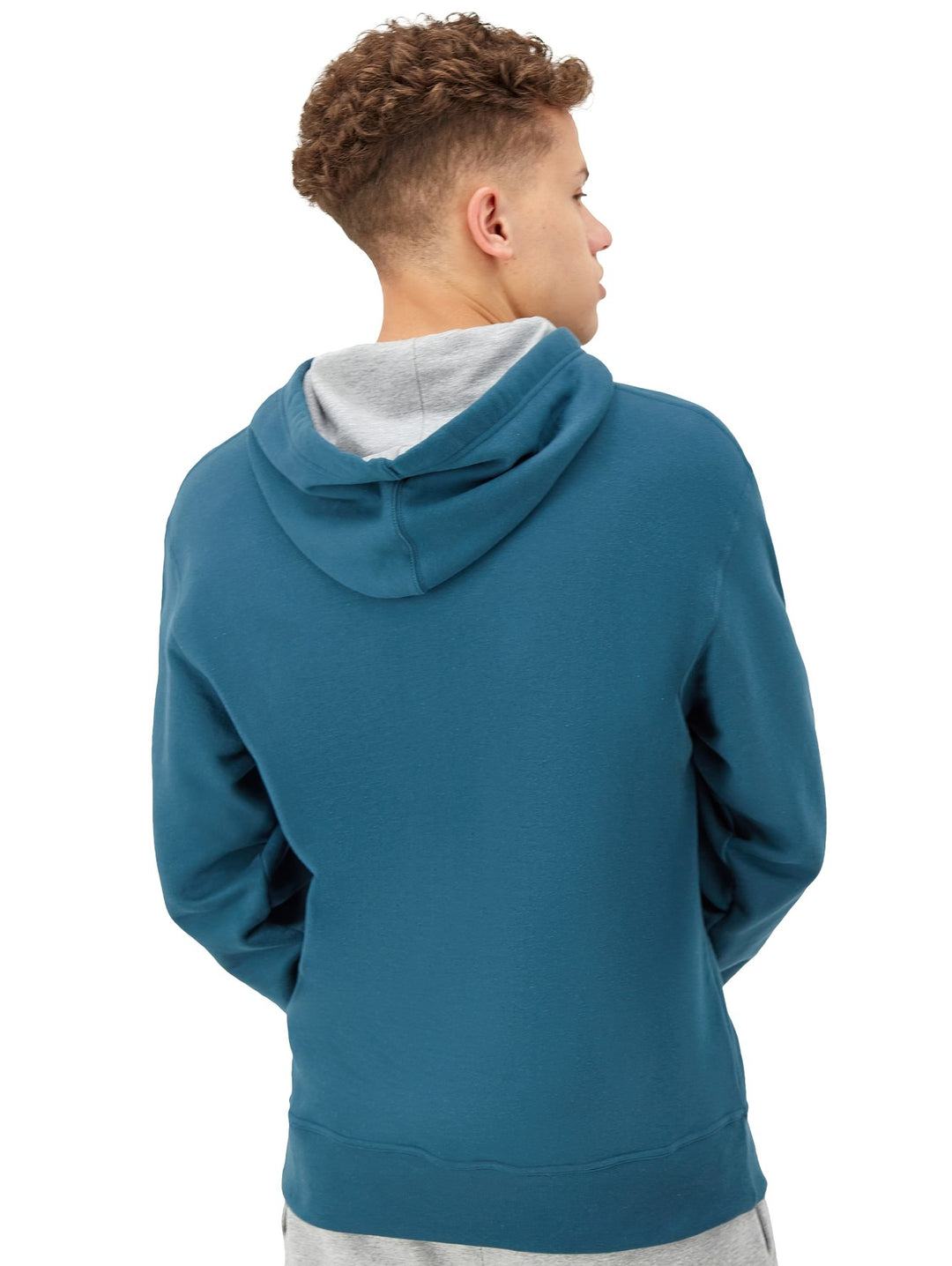 Sudadera con capucha color metallic teal con logotipo de Champion en dorado en el pecho.