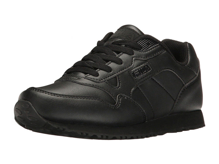 Tenis deportivos FILA modelo 5KM en color negro total con suela texturizada y acabado mate.
