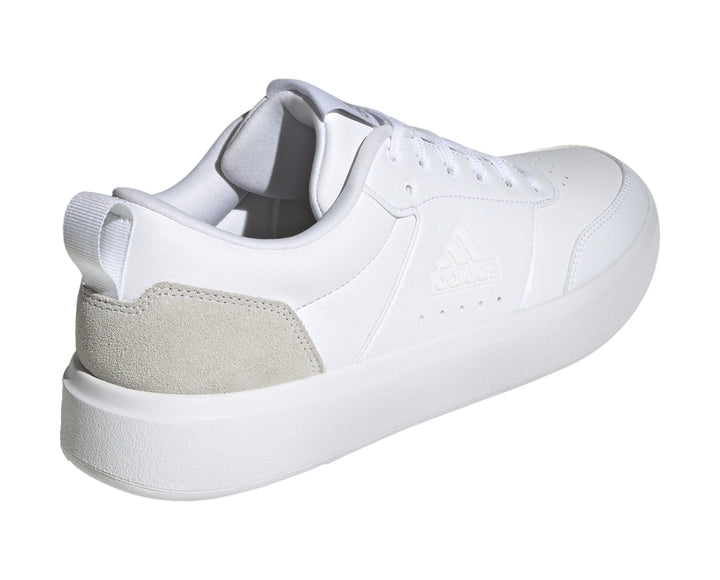 Tenis deportivos Adidas color blanco con detalle gris en el talón y logo blanco en el lateral.