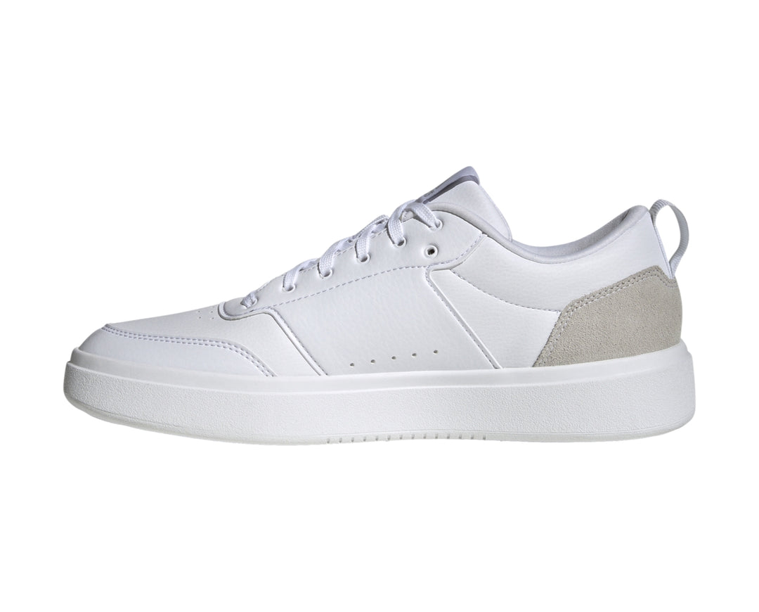 Tenis deportivos Adidas color blanco con detalle gris en el talón y logo blanco en el lateral.