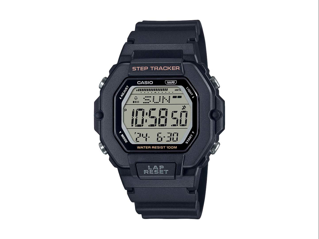 Reloj digital Casio negro con función de contador de pasos y pantalla digital clara.