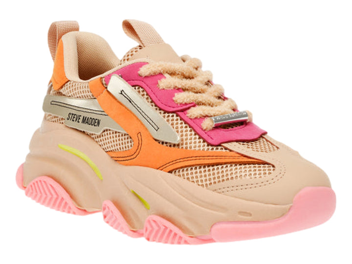 Tenis Steve Madden chunky en colores beige y naranja con detalles en rosa y plata.