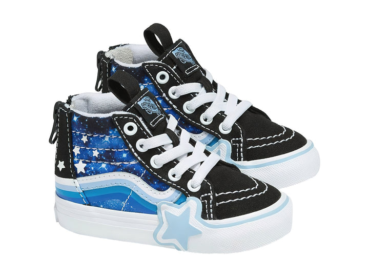 Tenis VANS negros y azules con estampado de estrellas, cierre lateral y suela blanca.