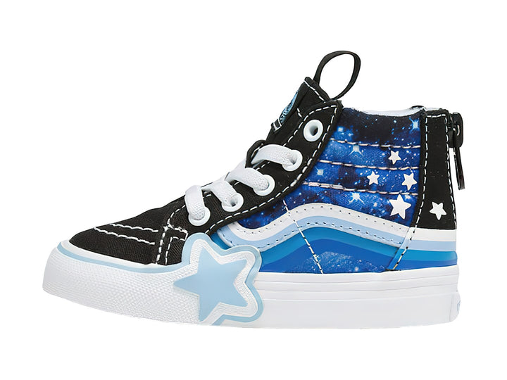Tenis VANS negros y azules con estampado de estrellas, cierre lateral y suela blanca.