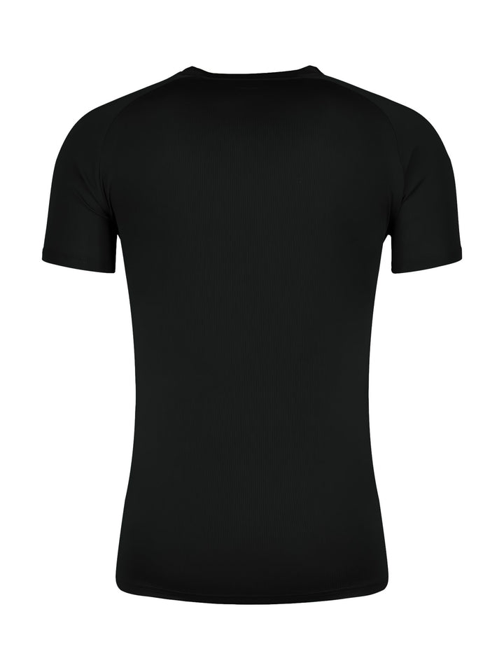 Camiseta deportiva de manga corta color negro con logotipo pequeño en el pecho.