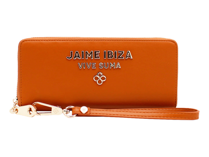 Cartera estilo sobre color caramelo de la marca Jaime Ibiza con correa de mano y detalles en dorado.