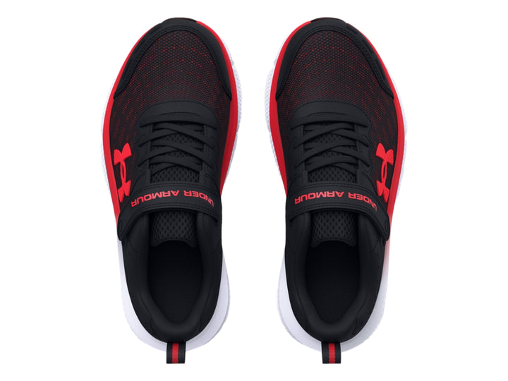 Tenis deportivos Under Armour color negro con logo rojo y suela blanca con degradado rojo.