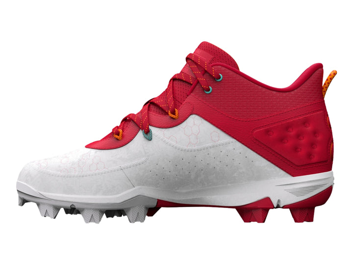 Zapato deportivo Under Armour Harper 8 Mid RM en colores rojo y blanco con suela de tacos.