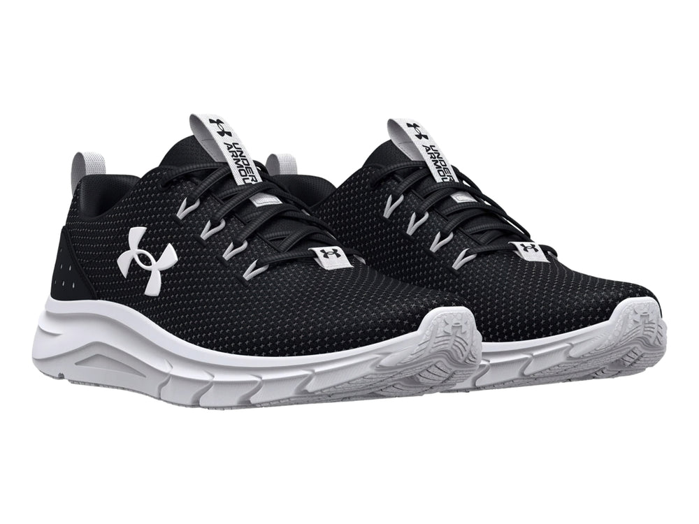 Tenis deportivos Under Armour color negro con suela blanca y logotipo blanco en el lateral.