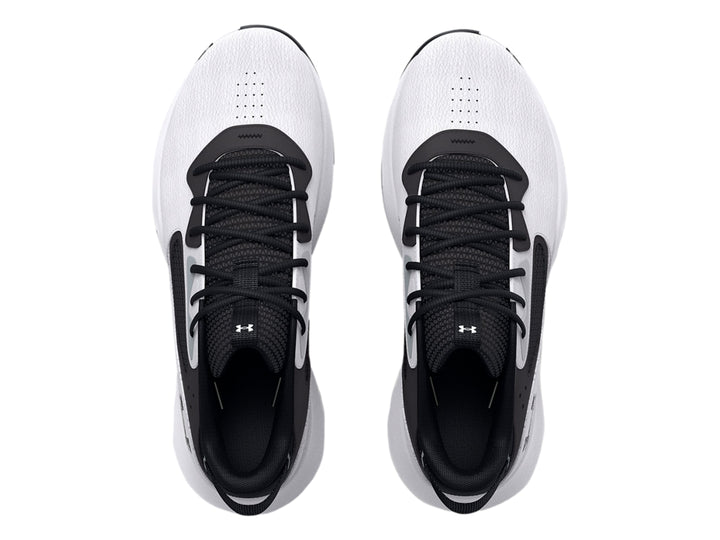 Tenis de baloncesto Under Armour color blanco con detalles en negro y gris.
