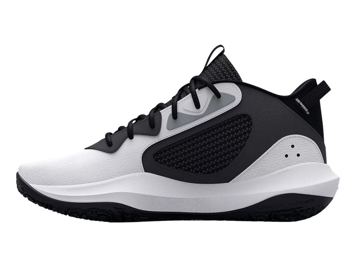 Tenis de baloncesto Under Armour color blanco con detalles en negro y gris.