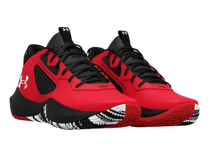 Tenis de baloncesto Under Armour Lockdown 6 en colores rojo, negro y blanco.