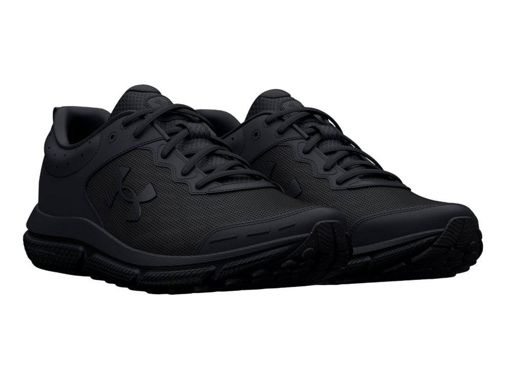 Tenis deportivos Under Armour Charged Assert 10 en color negro total, vista lateral.