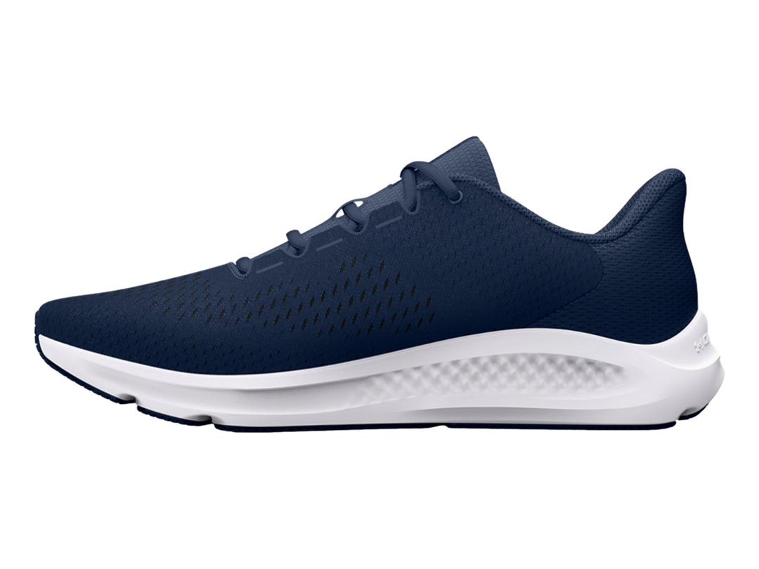 Tenis deportivos Under Armour color azul marino con suela blanca y logotipo blanco lateral.