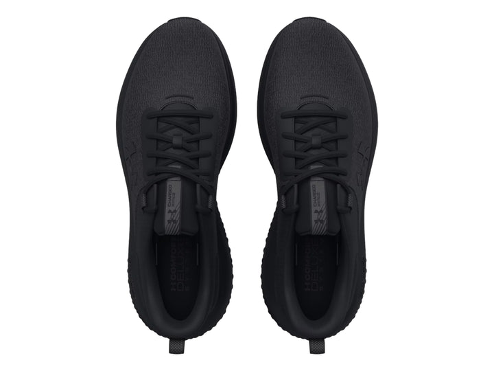 Tenis deportivos Under Armour Charged Revitalize en color negro total con suela texturizada.