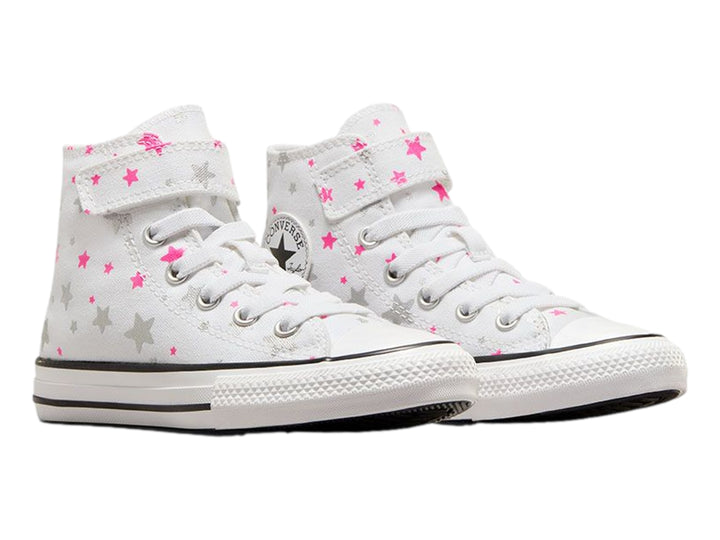 Tenis Converse blancos de bota alta para niño o niña con estampado de estrellas rosas y grises y cierre de velcro.
