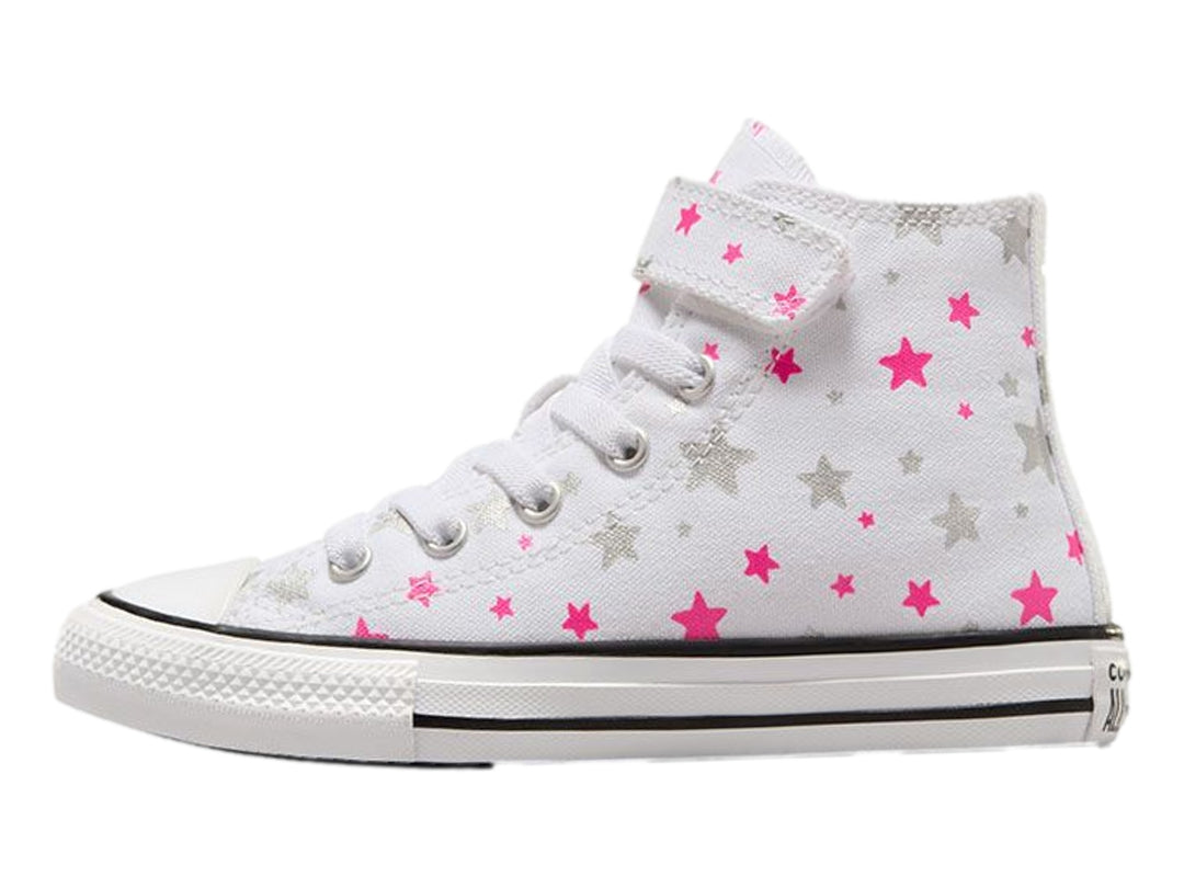 Tenis Converse blancos de bota alta para niño o niña con estampado de estrellas rosas y grises y cierre de velcro.