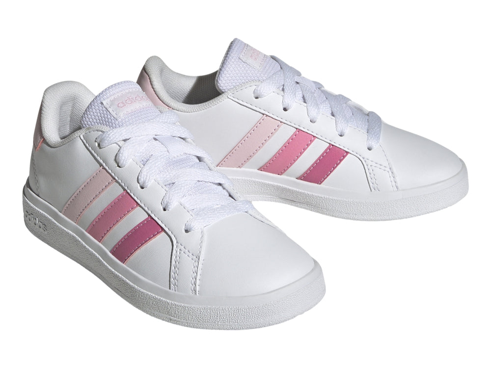 Tenis Adidas blancos con tres franjas en tonos de rosa y suela blanca.