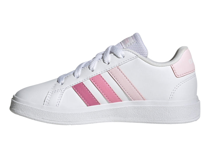 Tenis Adidas blancos con tres franjas en tonos de rosa y suela blanca.
