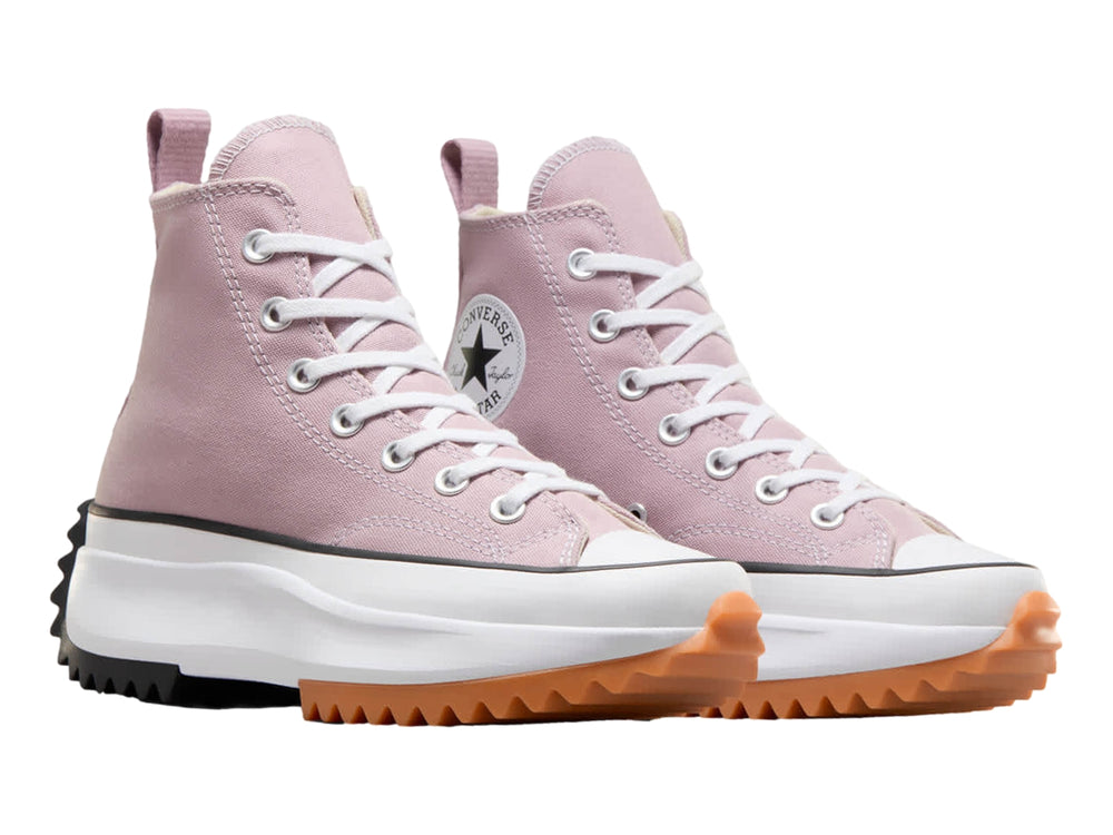 Tenis Converse Run Star Hike de bota color rosa con suela de plataforma blanca y detalles en negro y café.
