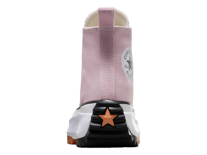 Tenis Converse Run Star Hike de bota color rosa con suela de plataforma blanca y detalles en negro y café.