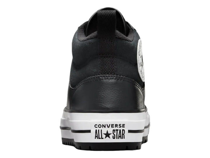 Tenis Converse Chuck Taylor All Star Malden Street Boot Mid color negro con detalles en blanco.