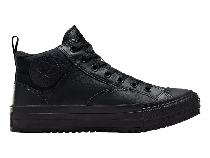 Botín Converse Chuck Taylor All Star Malden Street Boot Mid en color negro con suela gruesa.