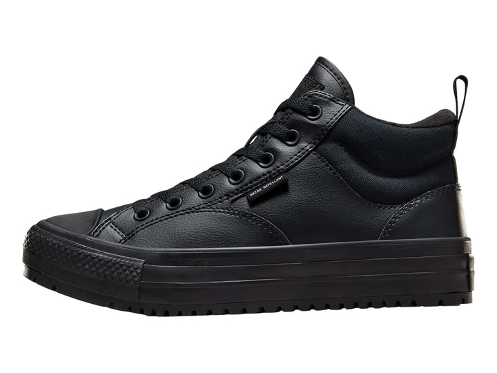 Botín Converse Chuck Taylor All Star Malden Street Boot Mid en color negro con suela gruesa.