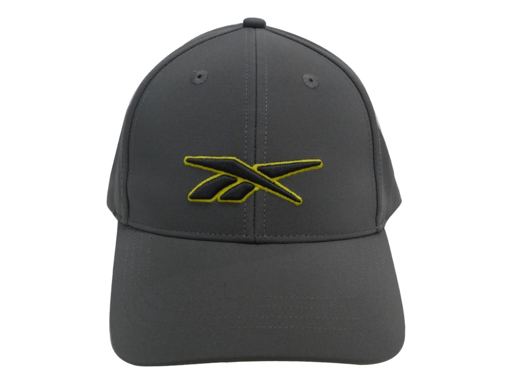 Gorra deportiva Reebok de color gris con logotipo amarillo bordado en el frente.
