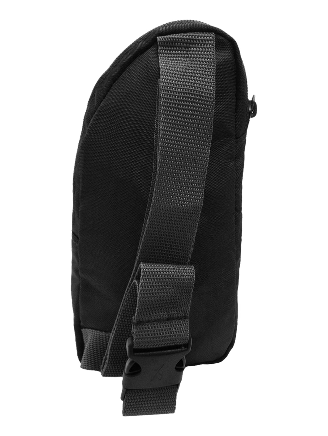 Bolso bandolera negro de Reebok con logotipo blanco y correa ajustable.