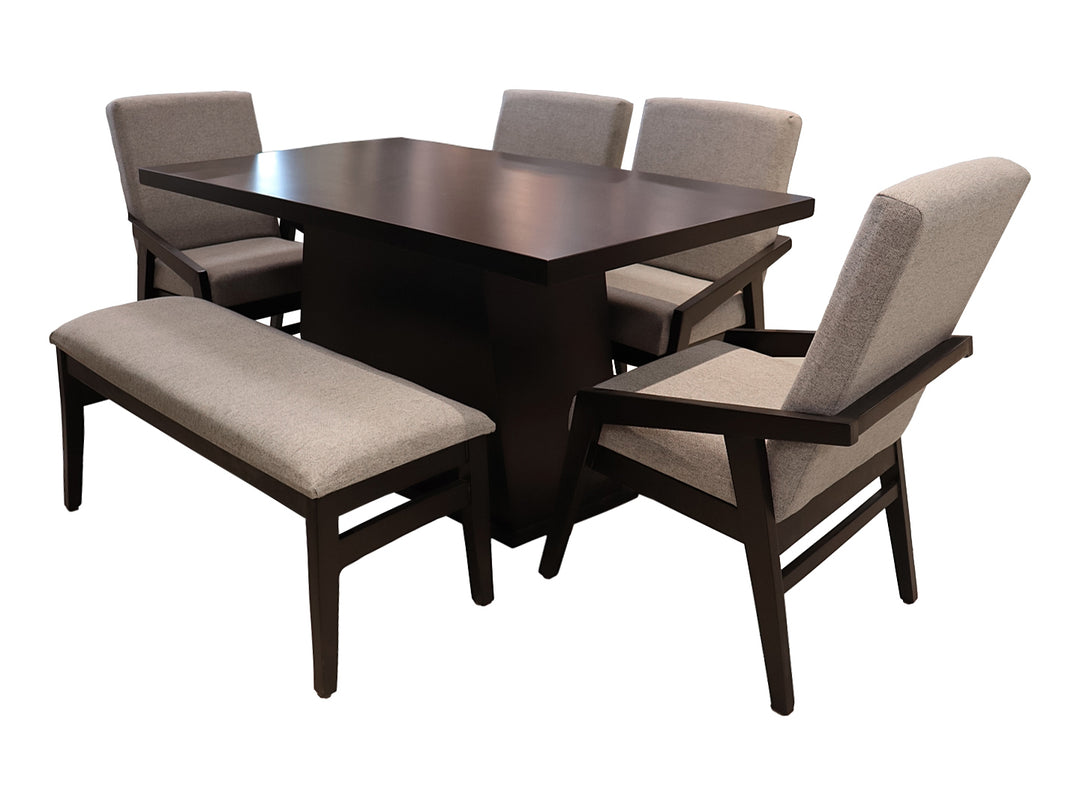 Conjunto de comedor color chocolate con mesa rectangular, cuatro sillas y una banca tapizada en gris.