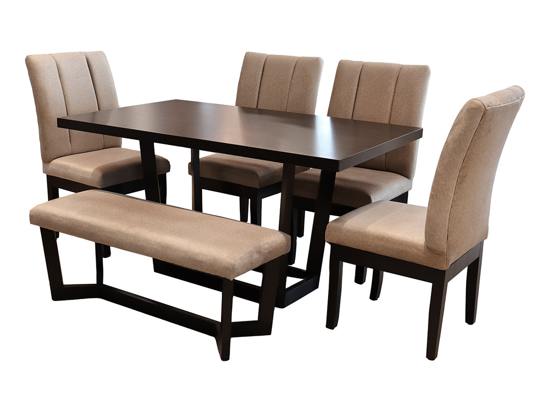 Conjunto de comedor color chocolate con mesa rectangular, cuatro sillas y una banca tapizadas en tela beige.