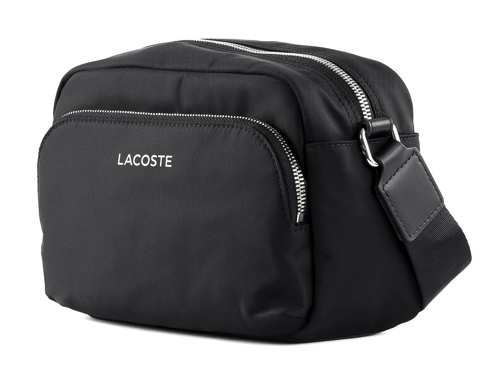 Bolso bandolera Lacoste color negro con cierres plateados y correa ajustable.