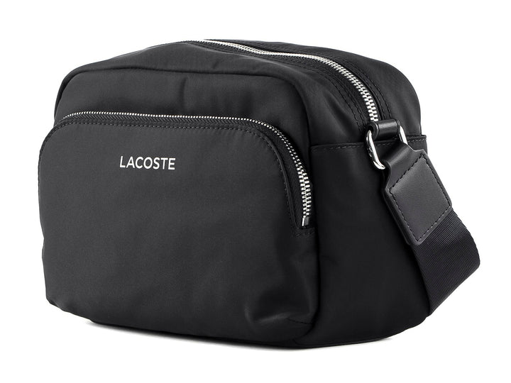 Bolso bandolera Lacoste color negro con cierres plateados y correa ajustable.