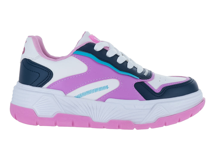 Tenis deportivos multicolores en blanco, rosa y azul marino con suela gruesa.