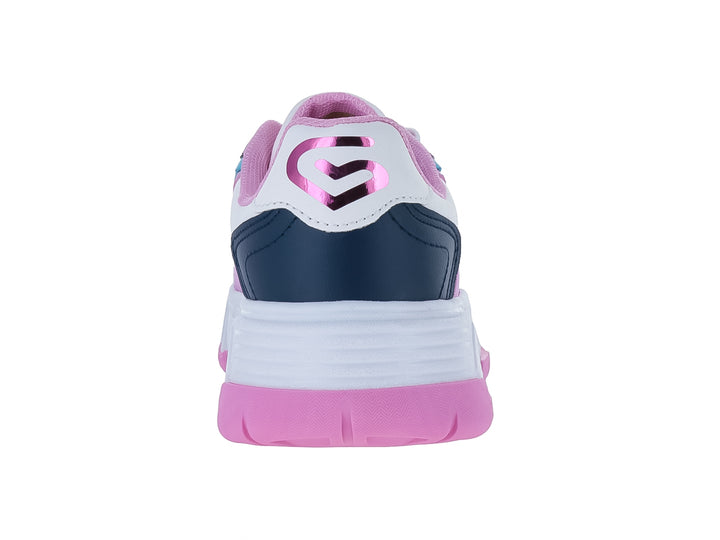 Tenis deportivos multicolores en blanco, rosa y azul marino con suela gruesa.
