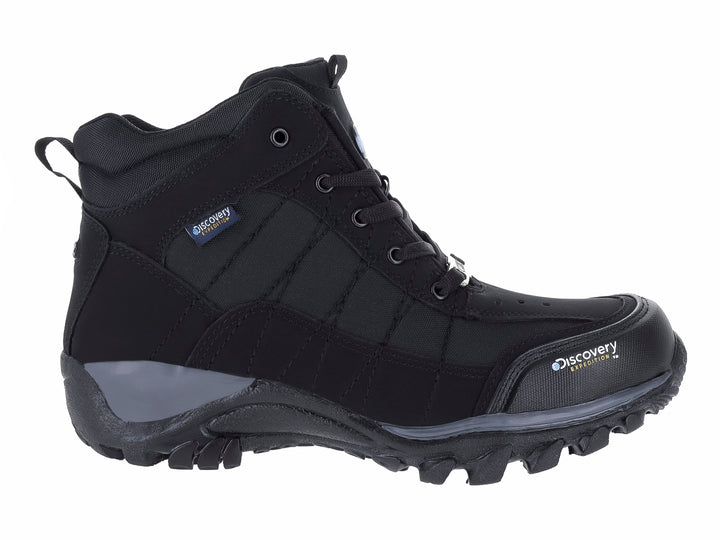 Bota deportiva Discovery de color negro con suela robusta y detalles en gris.