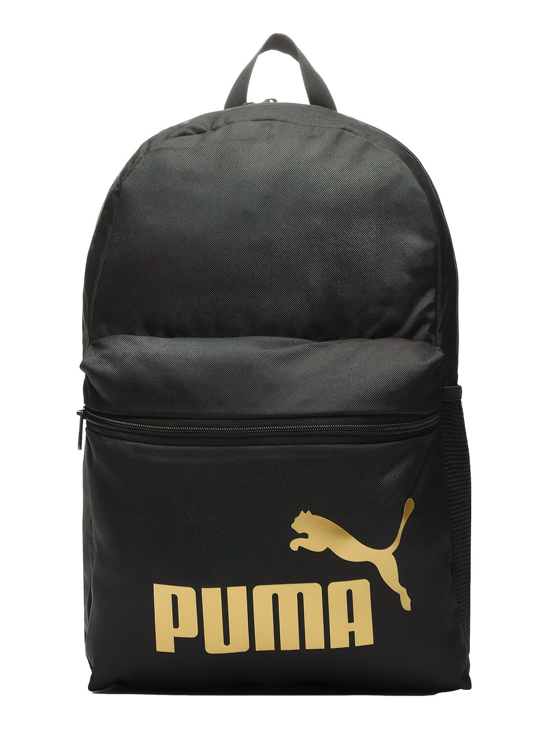 Mochila deportiva PUMA de color negro con logotipo y nombre de la marca en color dorado en el frente.